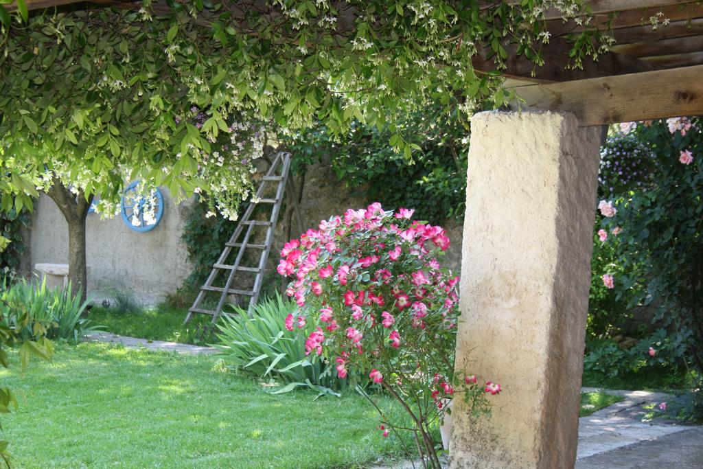 مبيت وإفطار Besse-sur-Issole L'Abri Du Poete المظهر الخارجي الصورة